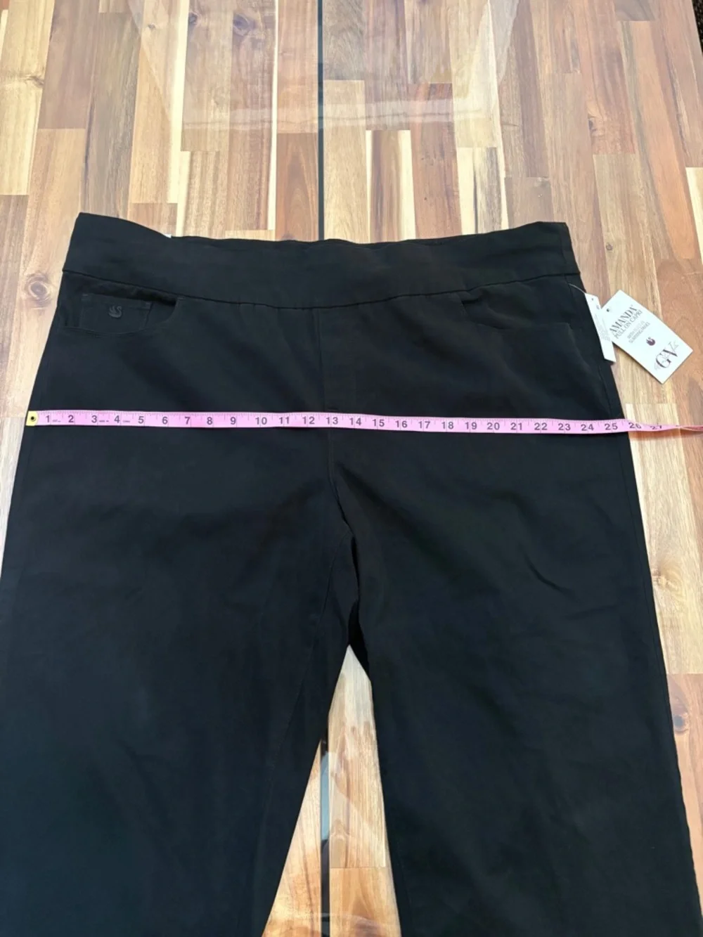 NWT Plus Size 24W Gloria Vanderbilt Black Pull Up Capri Ponte Knee Length Shorts